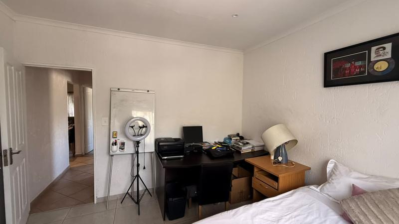 To Let 2 Bedroom Property for Rent in Paulshof Gauteng