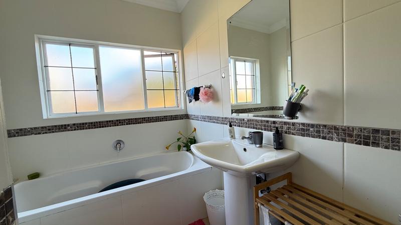 To Let 3 Bedroom Property for Rent in Thatchfield Estate Gauteng