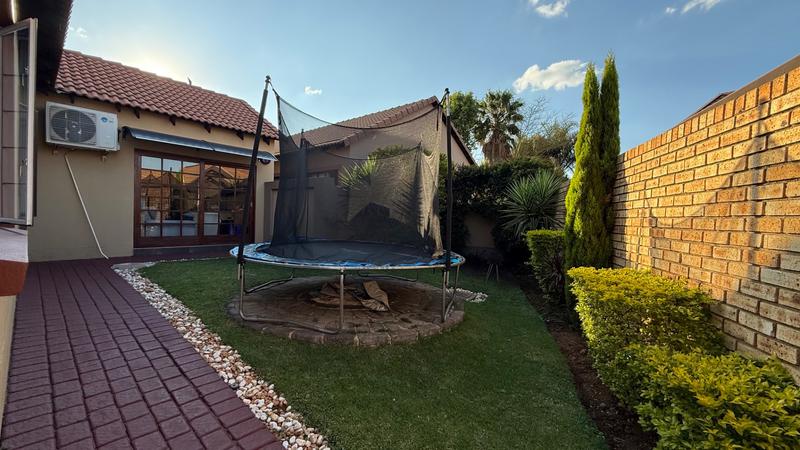 To Let 3 Bedroom Property for Rent in Thatchfield Estate Gauteng