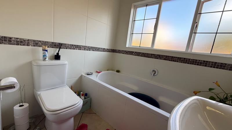 To Let 3 Bedroom Property for Rent in Thatchfield Estate Gauteng