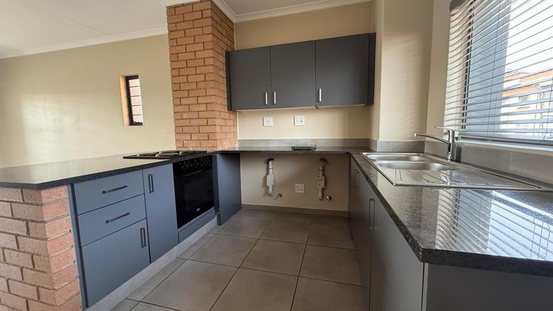 To Let 2 Bedroom Property for Rent in Vorna Valley Gauteng