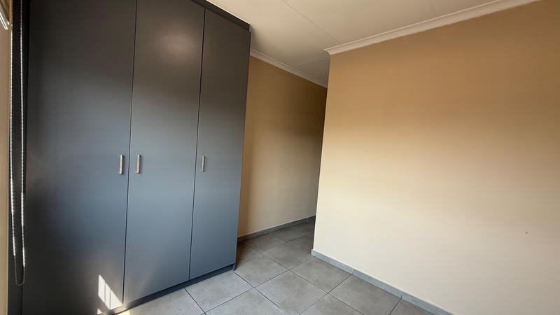 To Let 2 Bedroom Property for Rent in Vorna Valley Gauteng