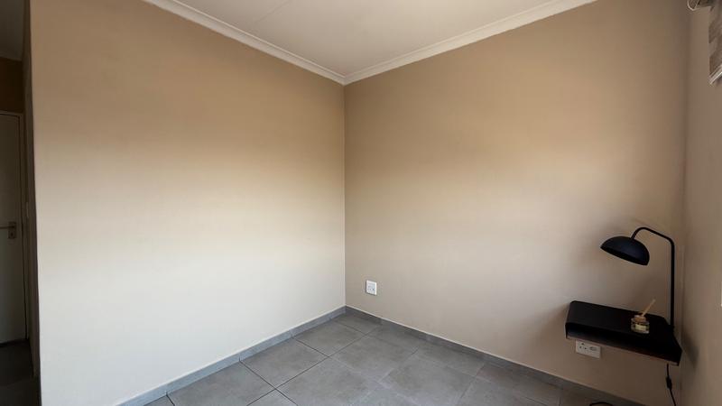 To Let 2 Bedroom Property for Rent in Vorna Valley Gauteng