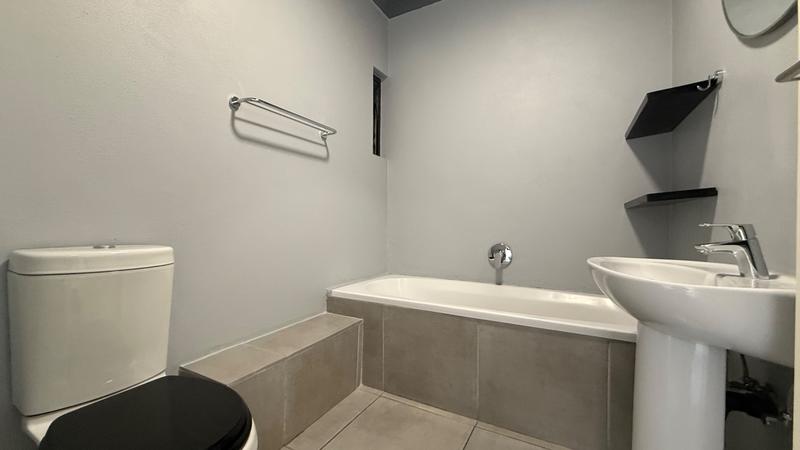 To Let 2 Bedroom Property for Rent in Vorna Valley Gauteng