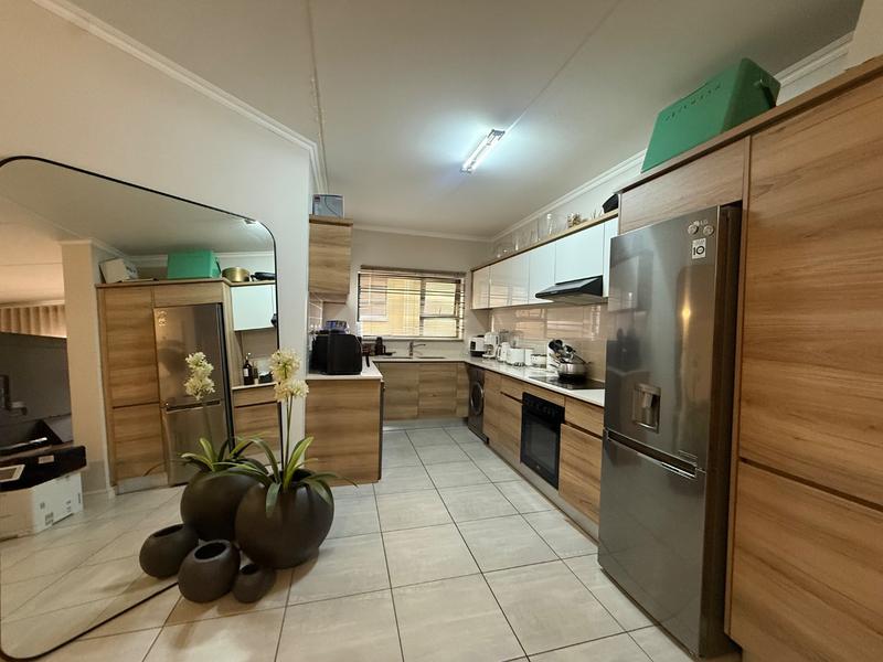 To Let 3 Bedroom Property for Rent in Waterfall Gauteng