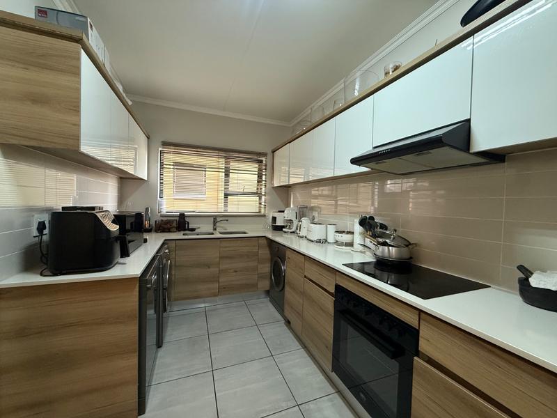 To Let 3 Bedroom Property for Rent in Waterfall Gauteng