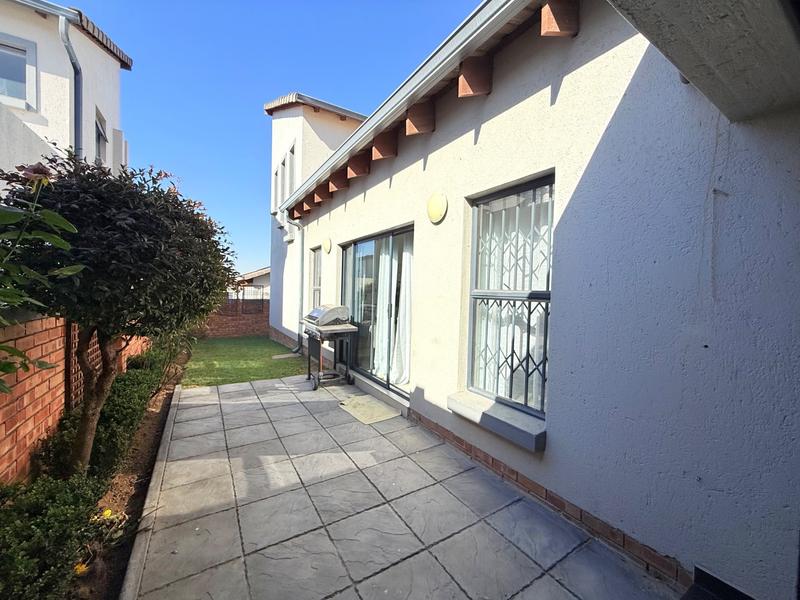 4 Bedroom Property for Sale in Carlswald Gauteng