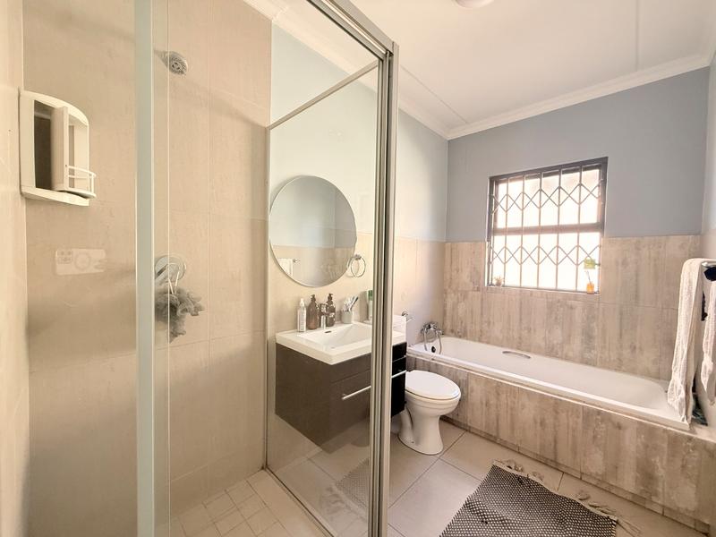 4 Bedroom Property for Sale in Carlswald Gauteng