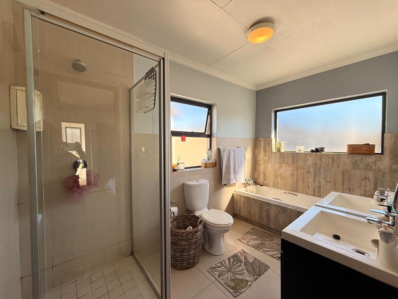4 Bedroom Property for Sale in Carlswald Gauteng
