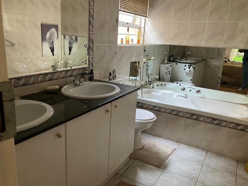 2 Bedroom Property for Sale in Oaklands Gauteng