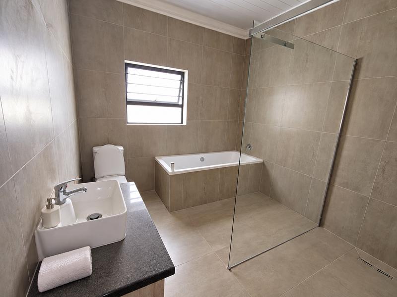 To Let 3 Bedroom Property for Rent in Strubenvale Gauteng