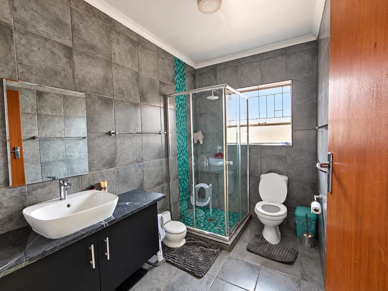 To Let 3 Bedroom Property for Rent in Petersfield Gauteng