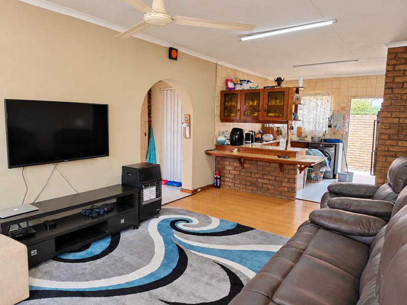 To Let 3 Bedroom Property for Rent in Petersfield Gauteng