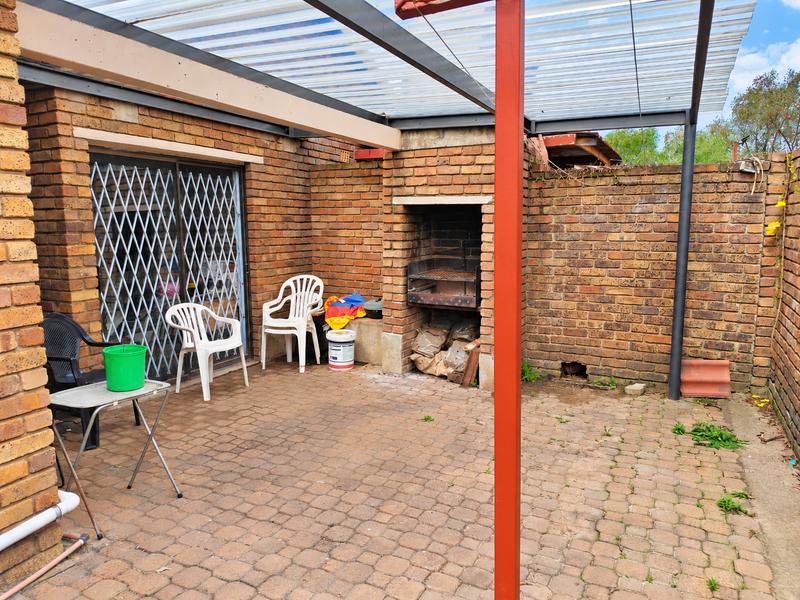 To Let 3 Bedroom Property for Rent in Petersfield Gauteng