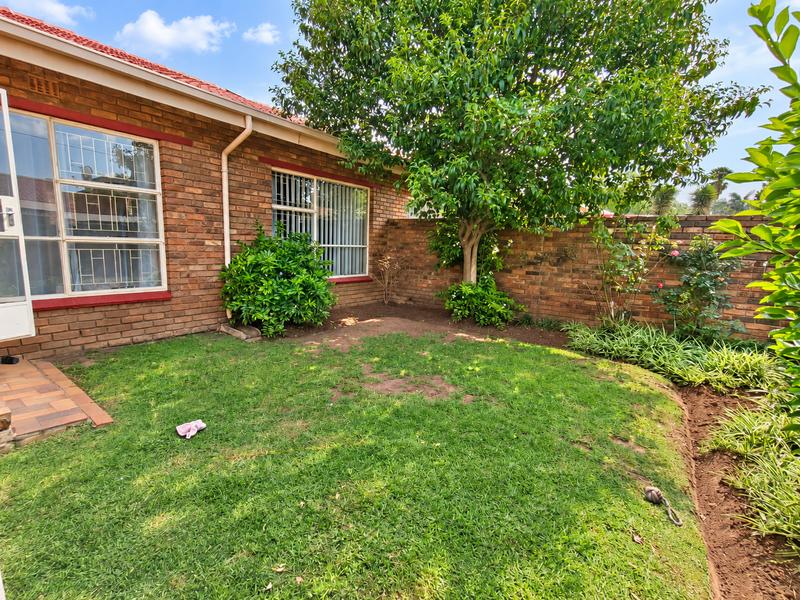 To Let 3 Bedroom Property for Rent in Petersfield Gauteng