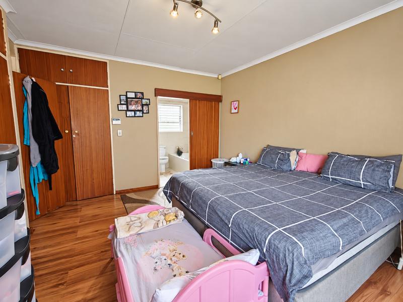 To Let 3 Bedroom Property for Rent in Petersfield Gauteng