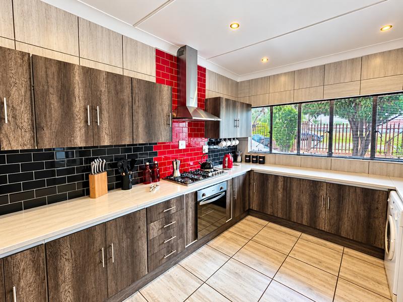 3 Bedroom Property for Sale in Glen Marais Gauteng