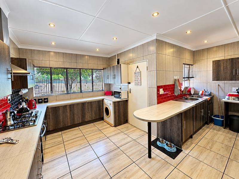 3 Bedroom Property for Sale in Glen Marais Gauteng