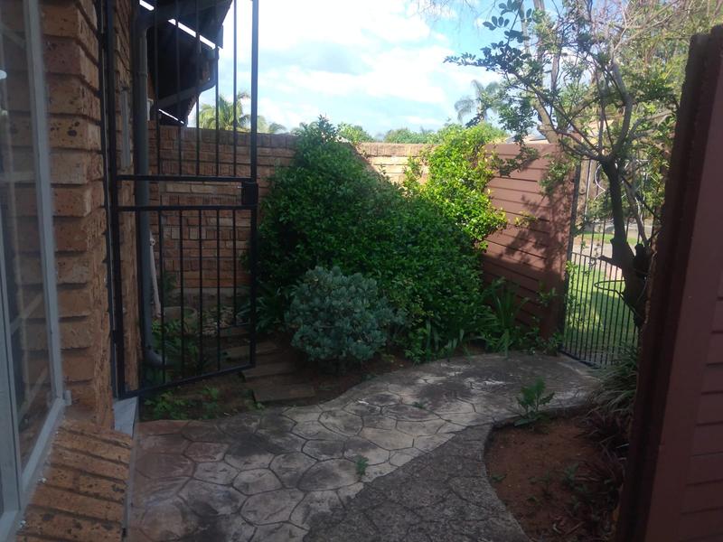 2 Bedroom Property for Sale in Rooihuiskraal North Gauteng