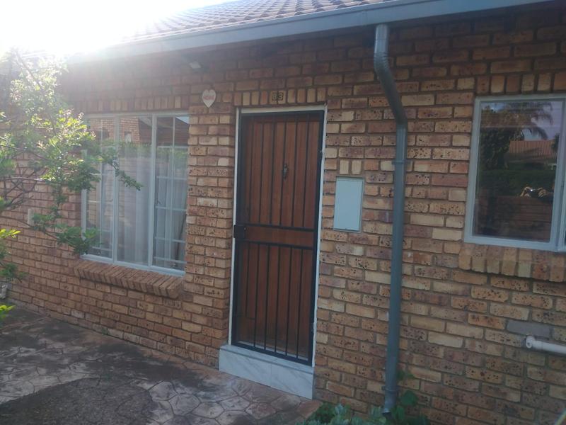 2 Bedroom Property for Sale in Rooihuiskraal North Gauteng