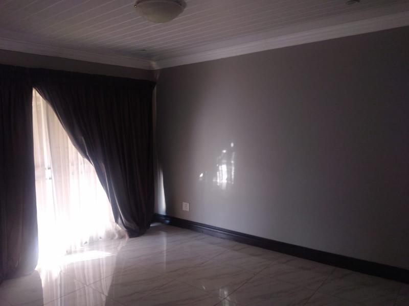 2 Bedroom Property for Sale in Rooihuiskraal North Gauteng