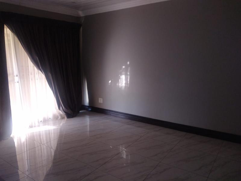 2 Bedroom Property for Sale in Rooihuiskraal North Gauteng