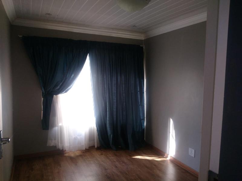 2 Bedroom Property for Sale in Rooihuiskraal North Gauteng
