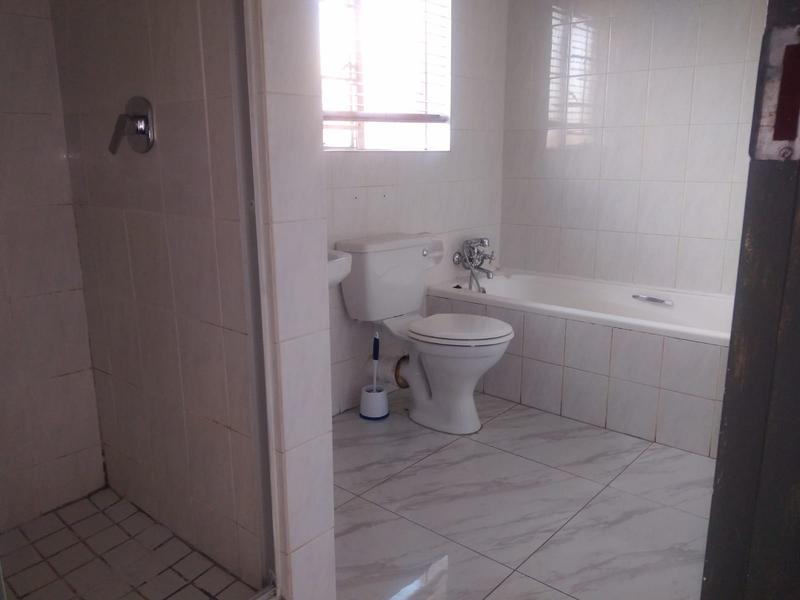 2 Bedroom Property for Sale in Rooihuiskraal North Gauteng