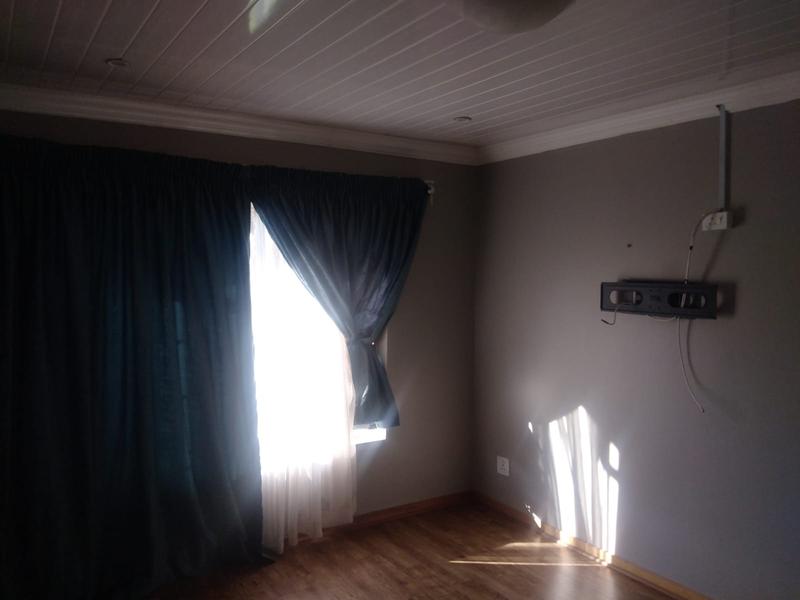 2 Bedroom Property for Sale in Rooihuiskraal North Gauteng