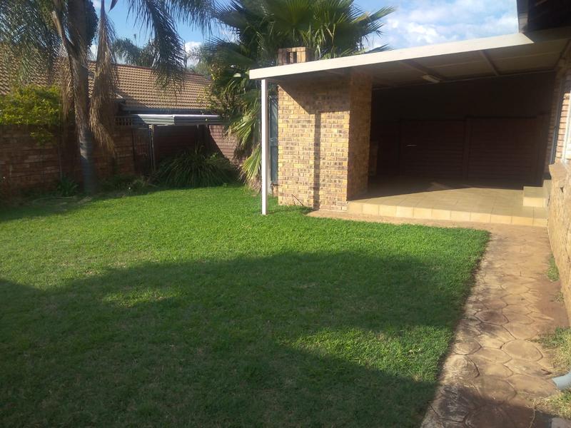 2 Bedroom Property for Sale in Rooihuiskraal North Gauteng