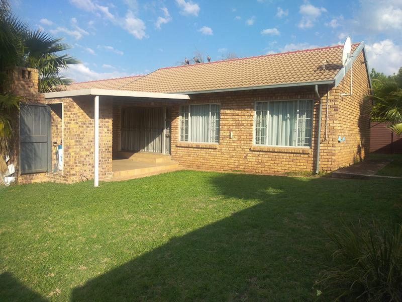 2 Bedroom Property for Sale in Rooihuiskraal North Gauteng