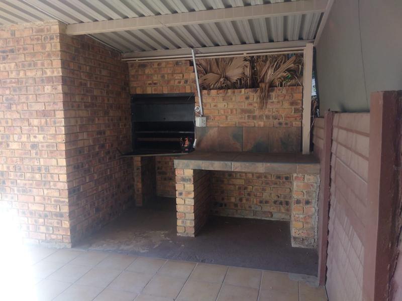 2 Bedroom Property for Sale in Rooihuiskraal North Gauteng