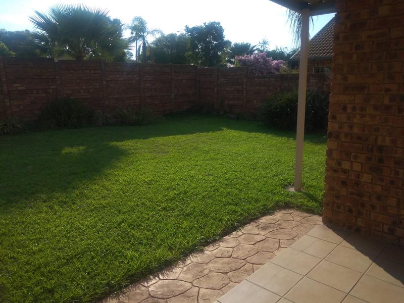 2 Bedroom Property for Sale in Rooihuiskraal North Gauteng