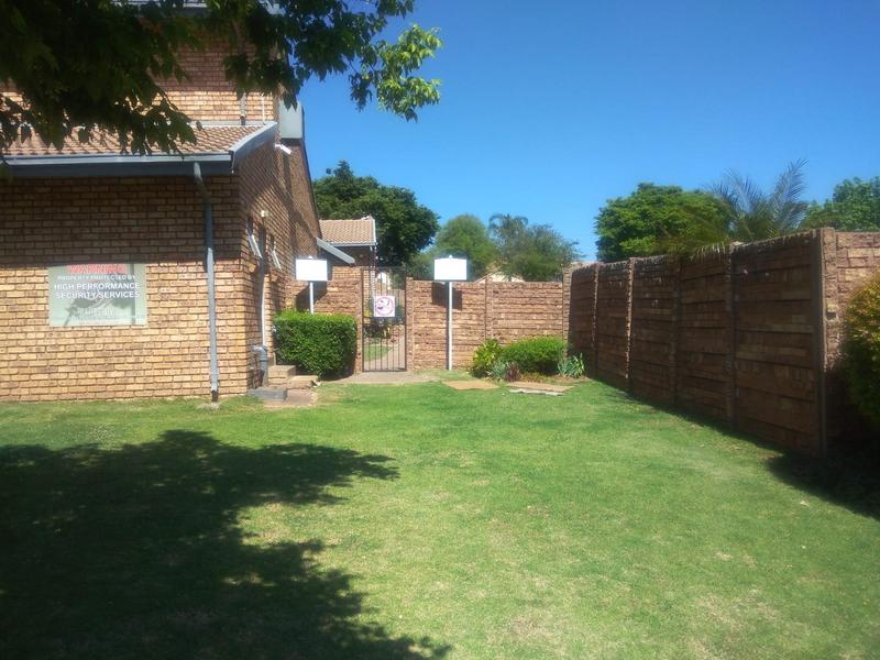 2 Bedroom Property for Sale in Rooihuiskraal North Gauteng