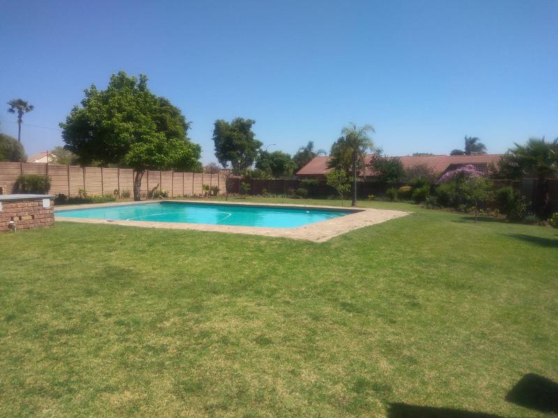 2 Bedroom Property for Sale in Rooihuiskraal North Gauteng