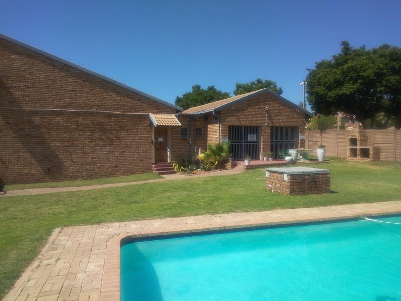 2 Bedroom Property for Sale in Rooihuiskraal North Gauteng