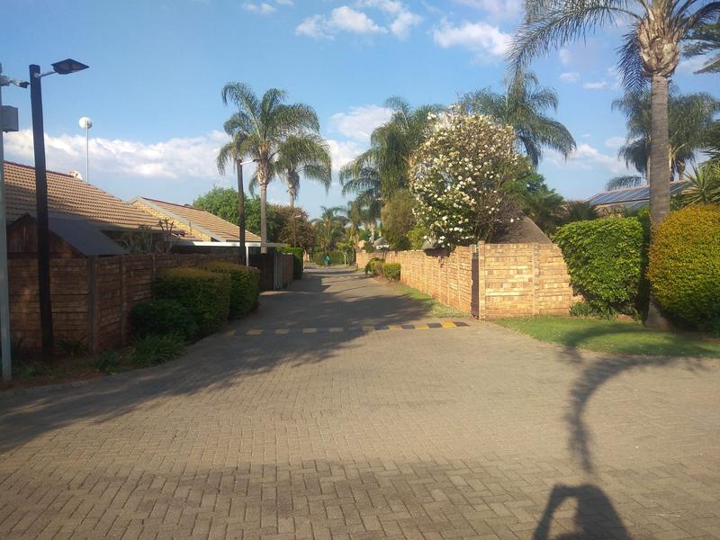 2 Bedroom Property for Sale in Rooihuiskraal North Gauteng