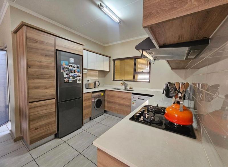To Let 2 Bedroom Property for Rent in Waterfall Gauteng
