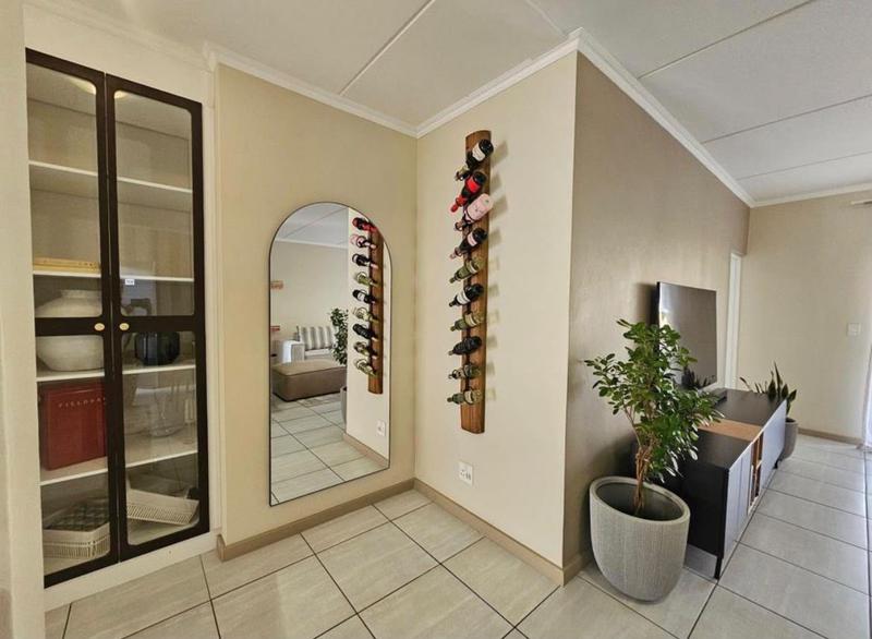To Let 2 Bedroom Property for Rent in Waterfall Gauteng