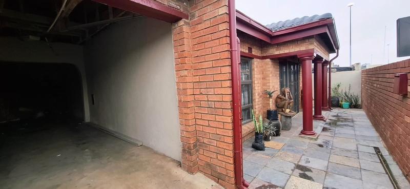 6 Bedroom Property for Sale in Tembisa Gauteng