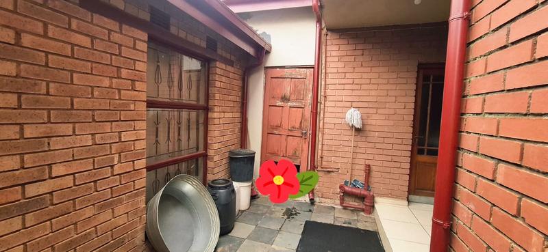 6 Bedroom Property for Sale in Tembisa Gauteng