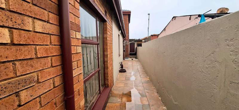 6 Bedroom Property for Sale in Tembisa Gauteng