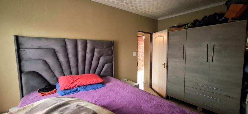 6 Bedroom Property for Sale in Tembisa Gauteng