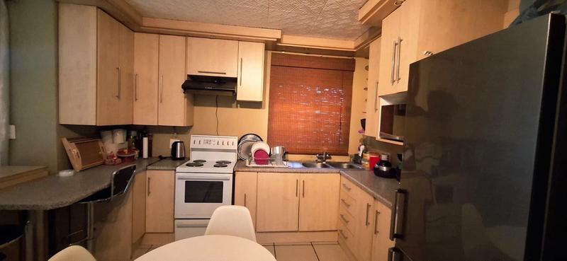 6 Bedroom Property for Sale in Tembisa Gauteng