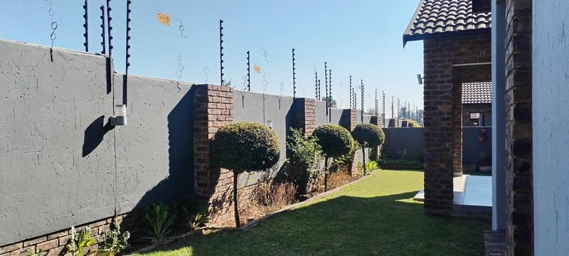 To Let 3 Bedroom Property for Rent in Homes Haven Gauteng