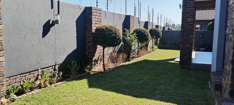 To Let 3 Bedroom Property for Rent in Homes Haven Gauteng