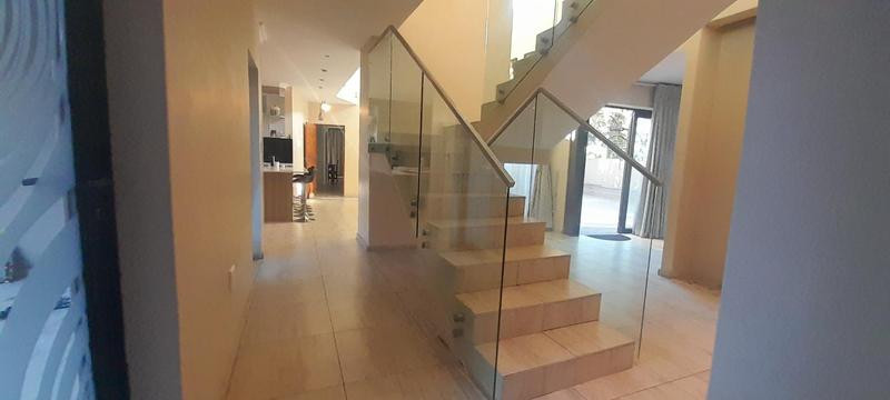 6 Bedroom Property for Sale in Linden Gauteng