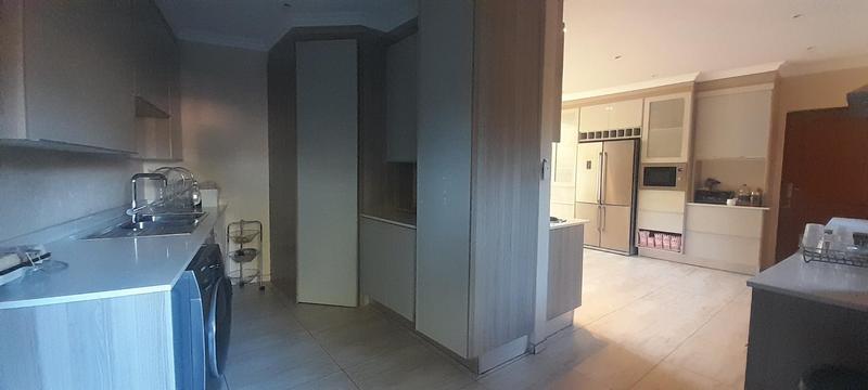 6 Bedroom Property for Sale in Linden Gauteng