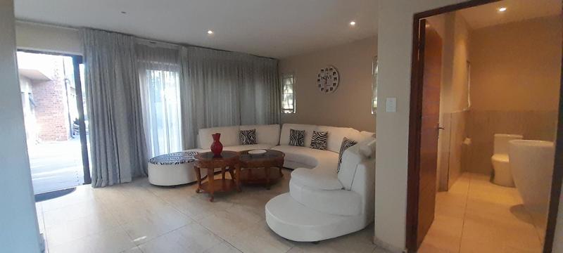 6 Bedroom Property for Sale in Linden Gauteng