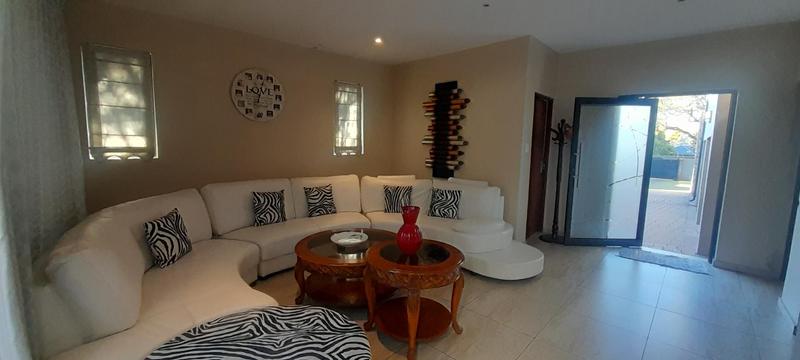 6 Bedroom Property for Sale in Linden Gauteng